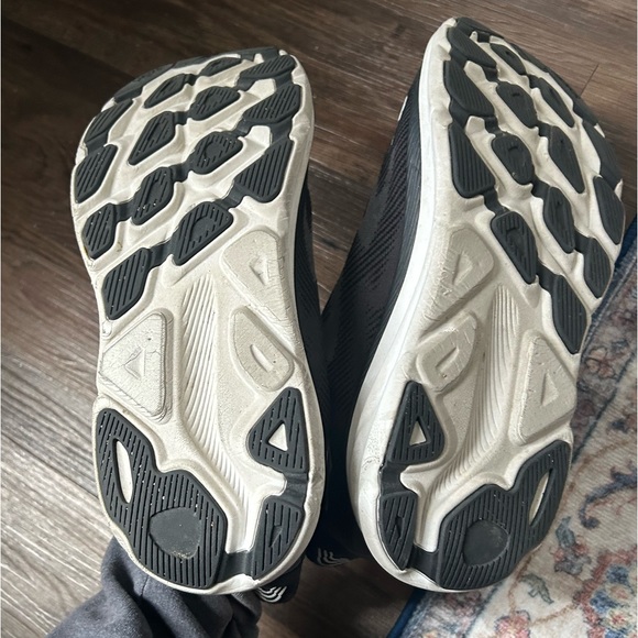 Men’s HOKA Clifton 9 Black / White Size 10.5 WIDE - Picture 5 of 6